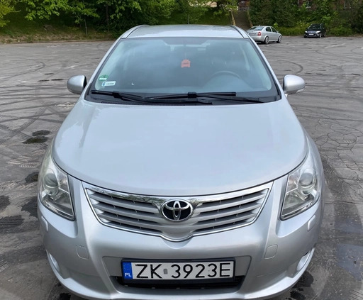 Toyota Avensis cena 27500 przebieg: 210000, rok produkcji 2011 z Koszalin małe 106